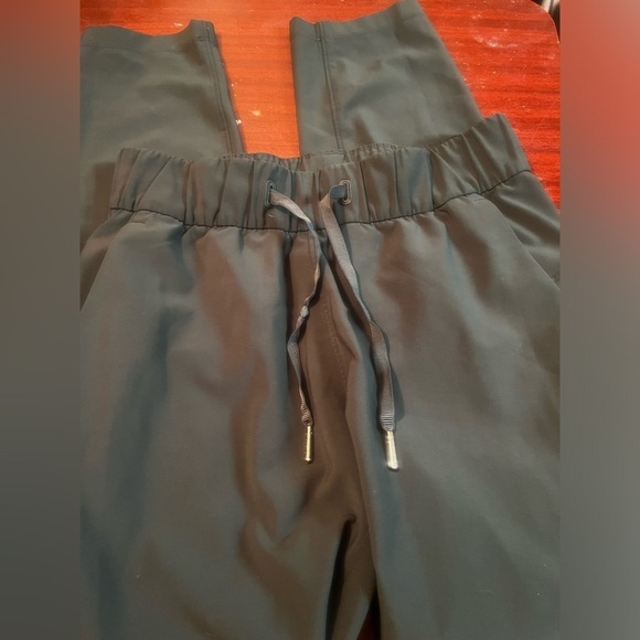 Lululemon On The Fly Pant *28" Dark Olive Sz 2 (First Release) OG - Picture 5 of 8